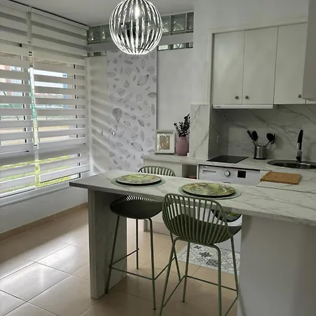 Coqueto Apartamento En A 100m De La Playa Laredo